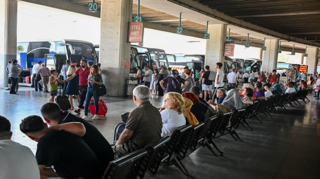 Ek seferler konuldu... İzmir Otogarı'na bayram yoğunluğu!